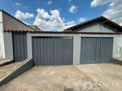 Casa com 3 Quartos para alugar, 70m² no Setor Urias Magalhães, Goiânia