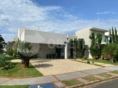 Casa de Condomínio com 3 Quartos à venda, 240m² no Aclimação, Uberlândia