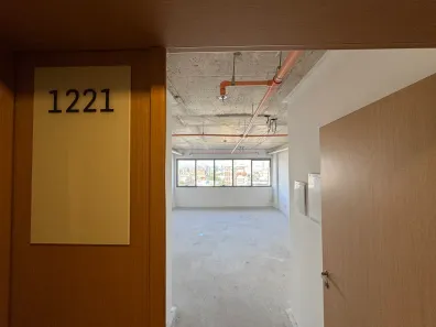 Sala Comercial à venda, 48m² no Passo da Areia, Porto Alegre