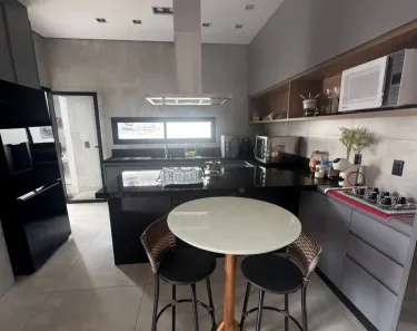Casa de Condomínio com 3 Quartos à venda, 208m² no Shopping Park, Uberlândia