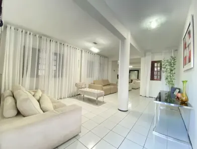 Casa com 4 Quartos à venda, 211m² no Engenheiro Luciano Cavalcante, Fortaleza
