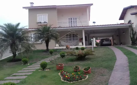Sobrado com 4 Quartos à venda, 402m² no Centro, Guararema