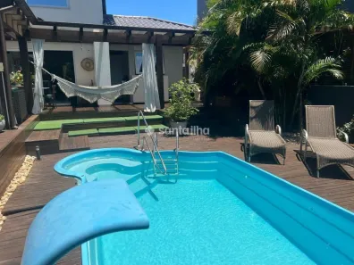 Casa de Condomínio com 3 Quartos para alugar, 350m² no Rio Tavares, Florianópolis