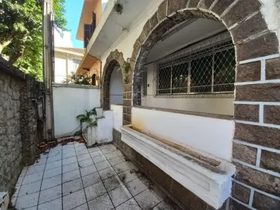 com 6 Quartos para alugar, 249m² no Gonzaga, Santos
