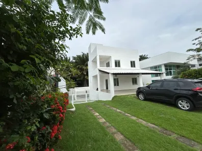Casa com 4 Quartos para alugar, 285m² no Alphaville (Abrantes), Camaçari