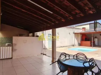 Casa com 3 Quartos à venda, 227m² no Marta Helena, Uberlândia