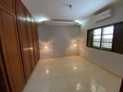 Casa com 6 Quartos à venda, 260m² no Umuarama, Uberlândia