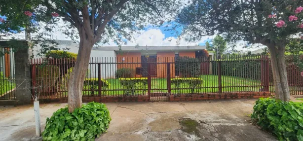 Casa com 3 Quartos à venda, 244m² no Jardim Shangri-la A, Londrina
