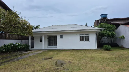 Casa com 2 Quartos para alugar, 95m² no Lagoa da Conceição, Florianópolis