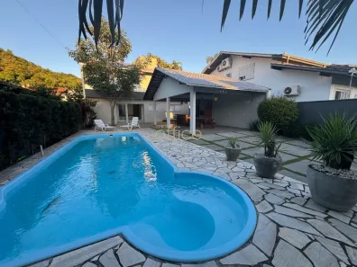 Sobrado com 3 Quartos à venda, 199m² no Saguaçu, Joinville