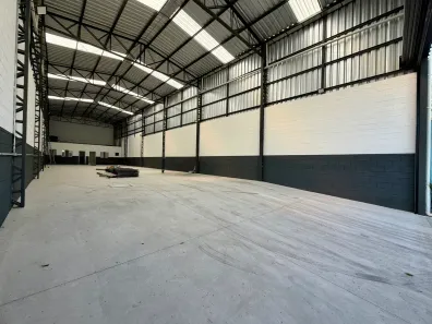 Galpão/Depósito/Armazém para alugar, 400m² no Vila Independência, São Paulo