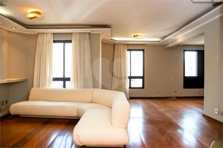 Apartamento com 4 Quartos para alugar, 197m² no Vila Uberabinha, São Paulo