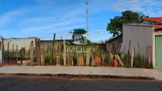 Lote/Terreno com 1 Quarto à venda, 360m² no Segismundo Pereira, Uberlândia