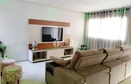 Casa com 5 Quartos à venda, 303m² no Laranjeiras, Uberlândia