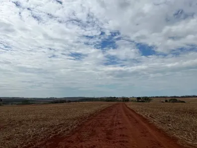 Lote/Terreno com 1 Quarto à venda, 121000000m² no Parque das Aroeiras, Uberaba