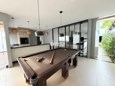 Casa com 4 Quartos para alugar, 260m² no Segismundo Pereira, Uberlândia