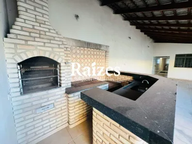 Casa com 3 Quartos para alugar, 200m² no Pampulha, Uberlândia