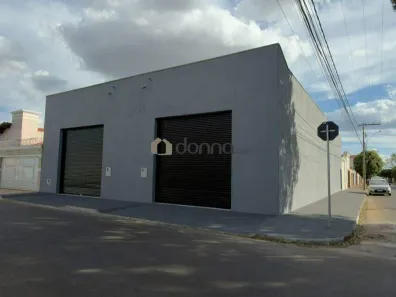 Galpão/Depósito/Armazém para alugar, 360m² no Leblon, Uberaba