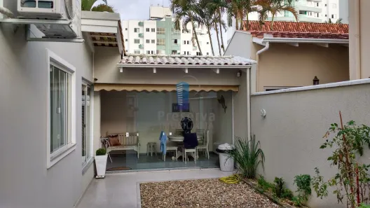 Sobrado com 3 Quartos para alugar, 339m² no Fazenda, Itajaí