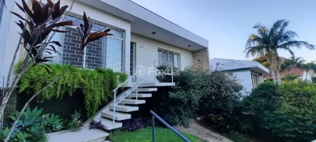 Casa com 3 Quartos à venda, 227m² no Três Figueiras, Porto Alegre