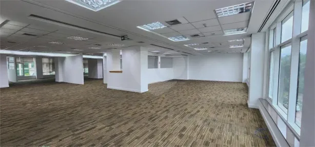 Ponto Comercial com 3 Quartos para venda ou aluguel, 556m² no Barra Olímpica, Rio de Janeiro