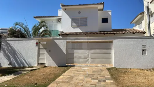 Sobrado com 4 Quartos à venda, 237m² no Jardim Karaíba, Uberlândia
