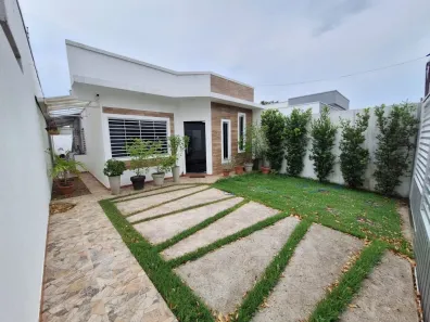 Casa com 3 Quartos à venda, 200m² no Tarumã, Manaus