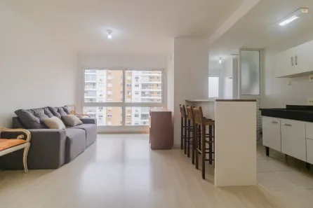 Apartamento com 2 Quartos para alugar, 62m² no Passo da Areia, Porto Alegre