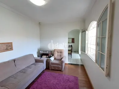 Casa com 4 Quartos à venda, 235m² no Umuarama, Uberlândia