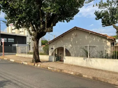 Casa com 3 Quartos para alugar, 260m² no Centro, Araraquara