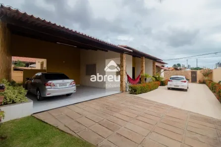 Casa com 4 Quartos à venda, 284m² no Candelária, Natal