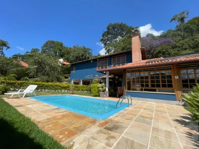Casa de Condomínio com 4 Quartos à venda, 251m² no Itaipava, Petrópolis
