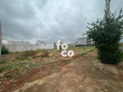 Lote/Terreno à venda, 900m² no Jardim Inconfidência, Uberlândia