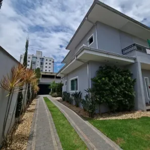 Casa com 4 Quartos à venda, 292m² no Floresta, Joinville
