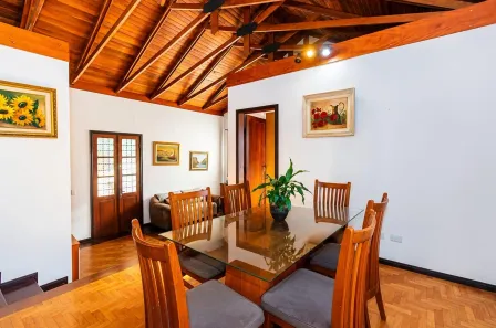 Casa com 3 Quartos à venda, 155m² no Cajuru, Curitiba