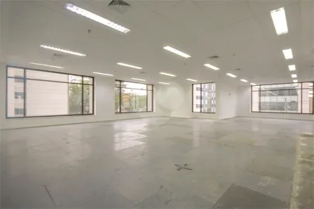 Sala Comercial para alugar, 381m² no Indianópolis, São Paulo