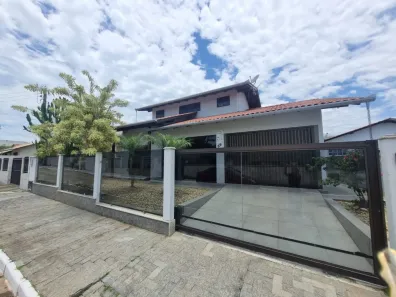 Casa com 4 Quartos para alugar, 219m² no , Balneário Piçarras