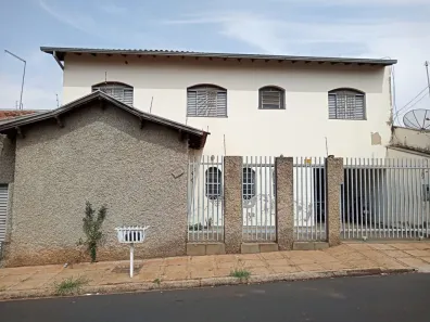 Sobrado com 4 Quartos à venda, 288m² no Irmãos Soares, Uberaba