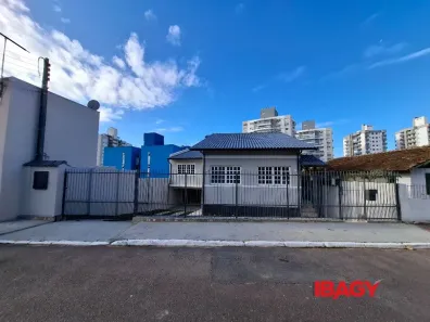 Casa com 4 Quartos para alugar, 350m² no Barreiros, São José