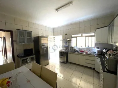 Sobrado com 3 Quartos à venda, 182m² no Parque Arariba, São Paulo
