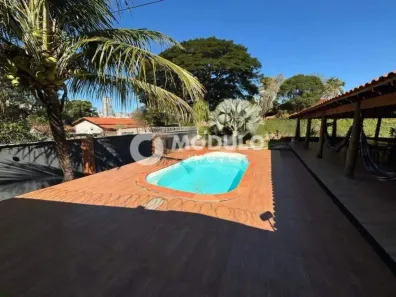 Casa com 5 Quartos para alugar, 396m² no Cidade Jardim, Uberlândia