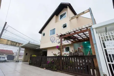 Sobrado com 4 Quartos à venda, 120m² no Uberaba, Curitiba