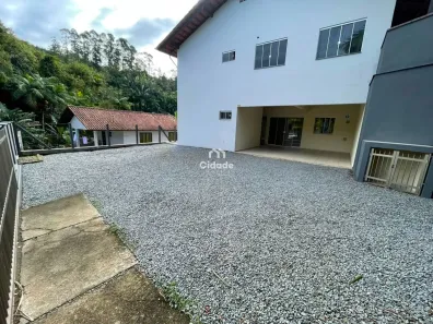 Apartamento com 4 Quartos para alugar, 140m² no Chico de Paulo, Jaraguá do Sul