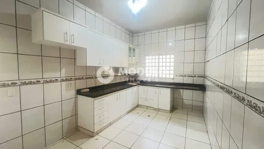 Casa com 2 Quartos para alugar, 108m² no Bom Jesus, Uberlândia