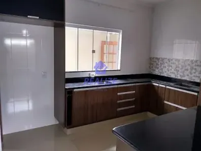 Casa com 3 Quartos à venda, 180m² no Lívia, Botucatu