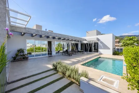 Casa com 4 Quartos para alugar, 430m² no Santa Regina, Camboriú