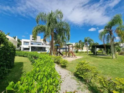 Casa com 4 Quartos à venda, 540m² no Córrego Grande, Florianópolis