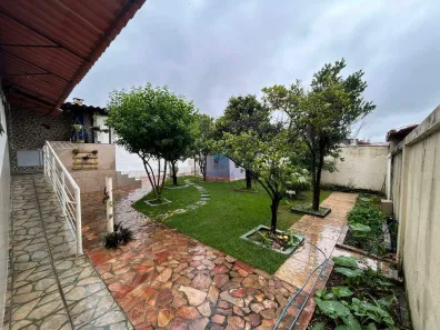 Casa com 4 Quartos à venda, 240m² no Fonte Grande, Contagem