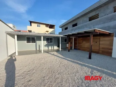 Casa com 2 Quartos para alugar, 100m² no Ipiranga, São José