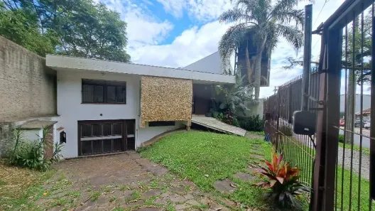 Casa com 4 Quartos para alugar, 377m² no Três Figueiras, Porto Alegre